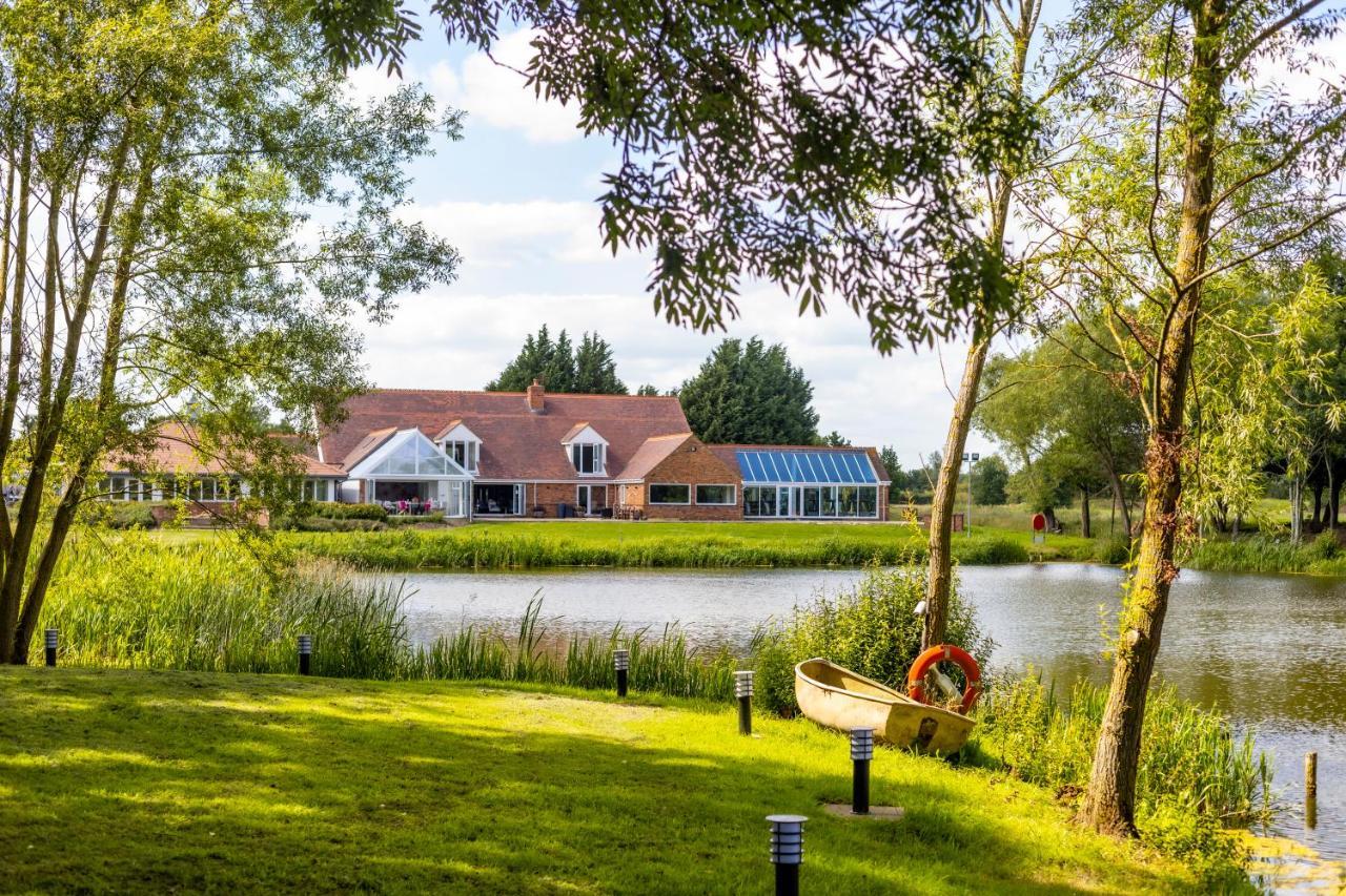 Kingfisher Hotel, Golf And Country Club Milton Keynes Zewnętrze zdjęcie