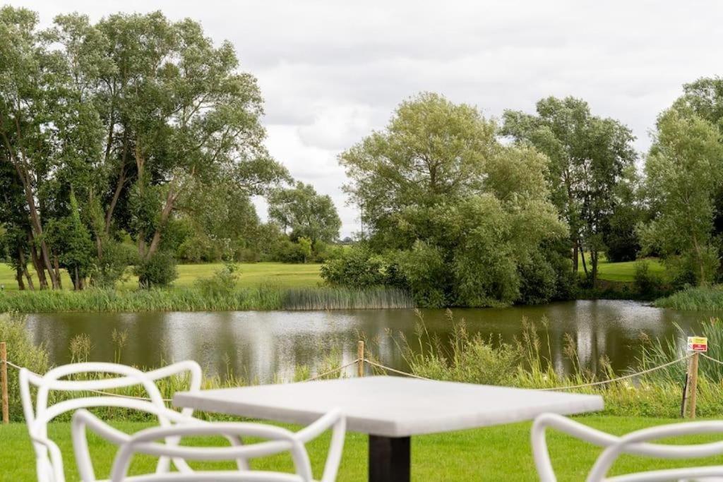 Kingfisher Hotel, Golf And Country Club Milton Keynes Zewnętrze zdjęcie